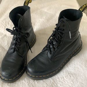 Black combat boots Doc Martens!